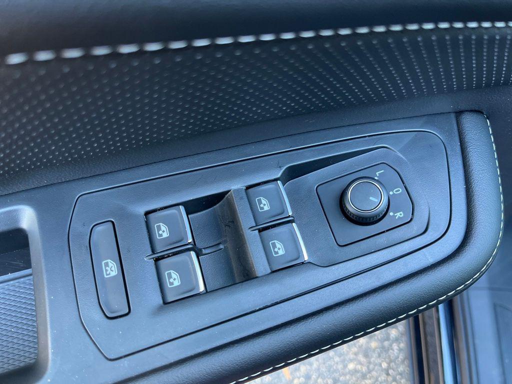 new 2026 Volkswagen Atlas Cross Sport car, priced at $38,418