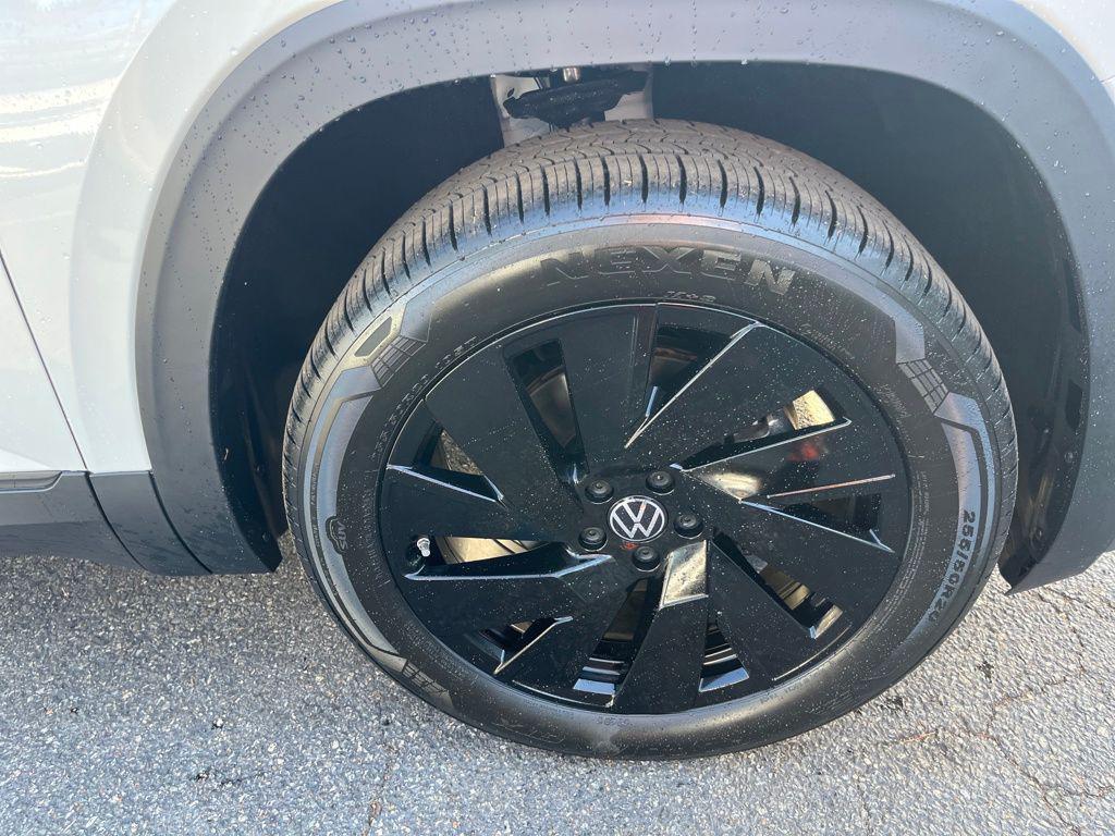 new 2026 Volkswagen Atlas Cross Sport car, priced at $44,538