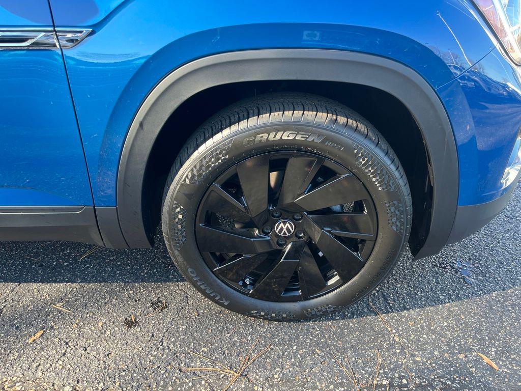 new 2026 Volkswagen Atlas Cross Sport car, priced at $44,101
