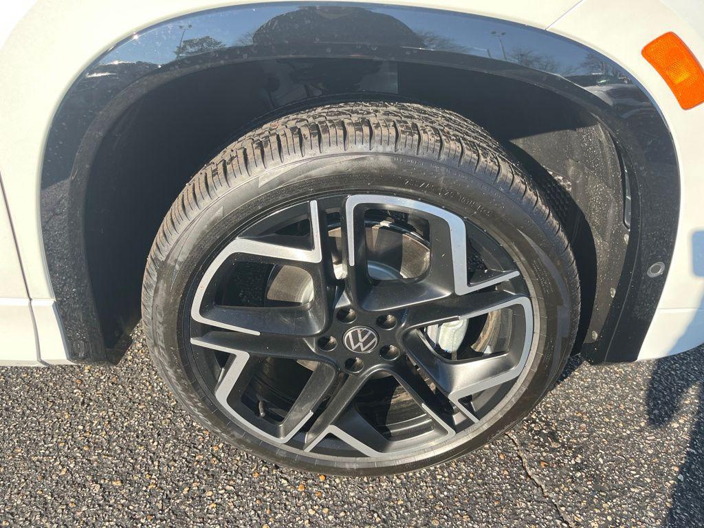 new 2026 Volkswagen Tiguan car, priced at $45,327