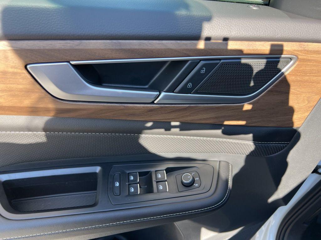 new 2026 Volkswagen Atlas car, priced at $39,365