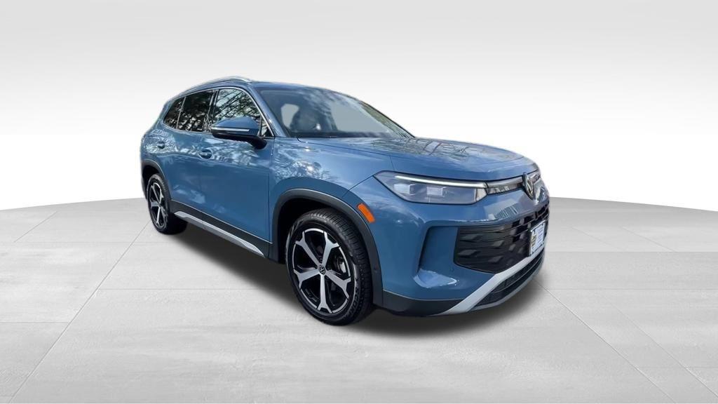 used 2025 Volkswagen Tiguan car, priced at $30,500