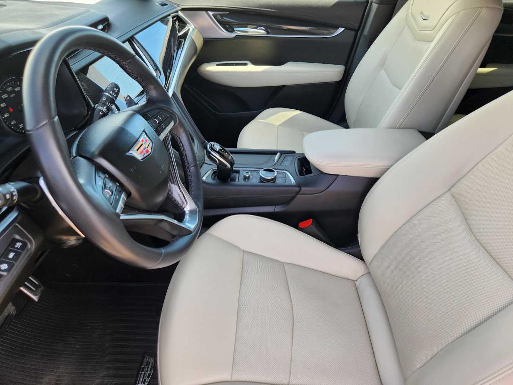 used 2024 Cadillac XT6 car, priced at $44,471