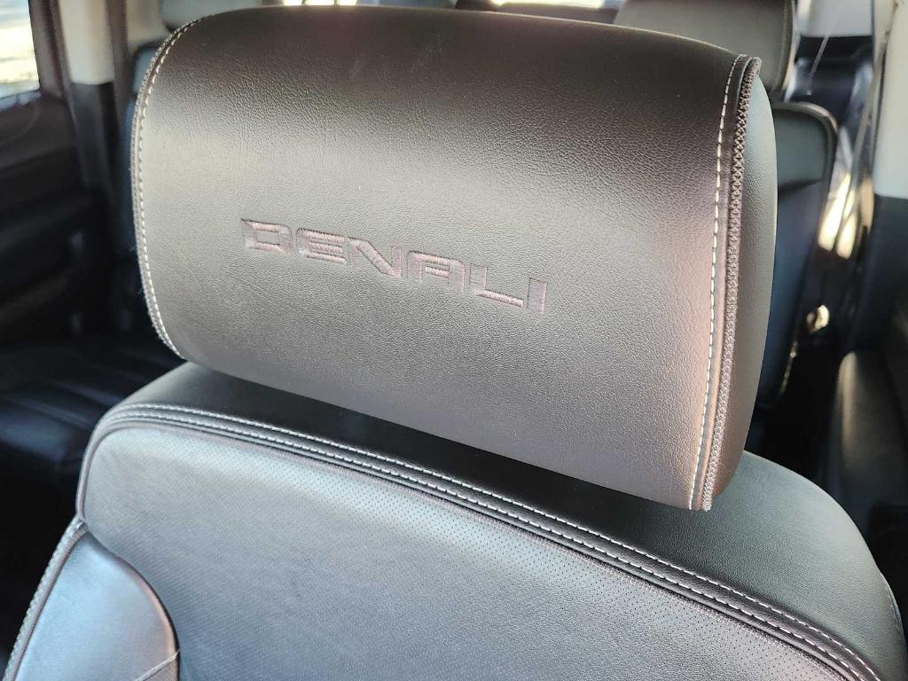 used 2019 GMC Yukon XL car, priced at $24,292