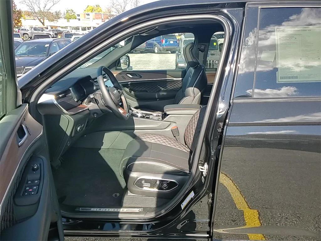 new 2025 Jeep Grand Cherokee car, priced at $55,694