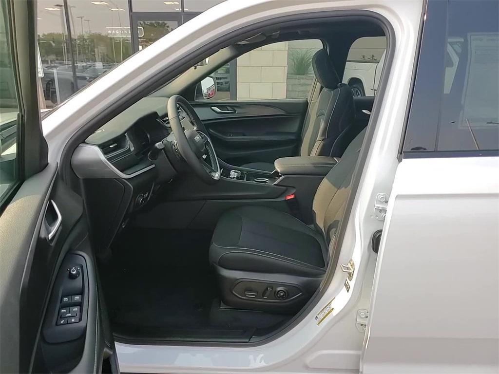 new 2025 Jeep Grand Cherokee car, priced at $34,968