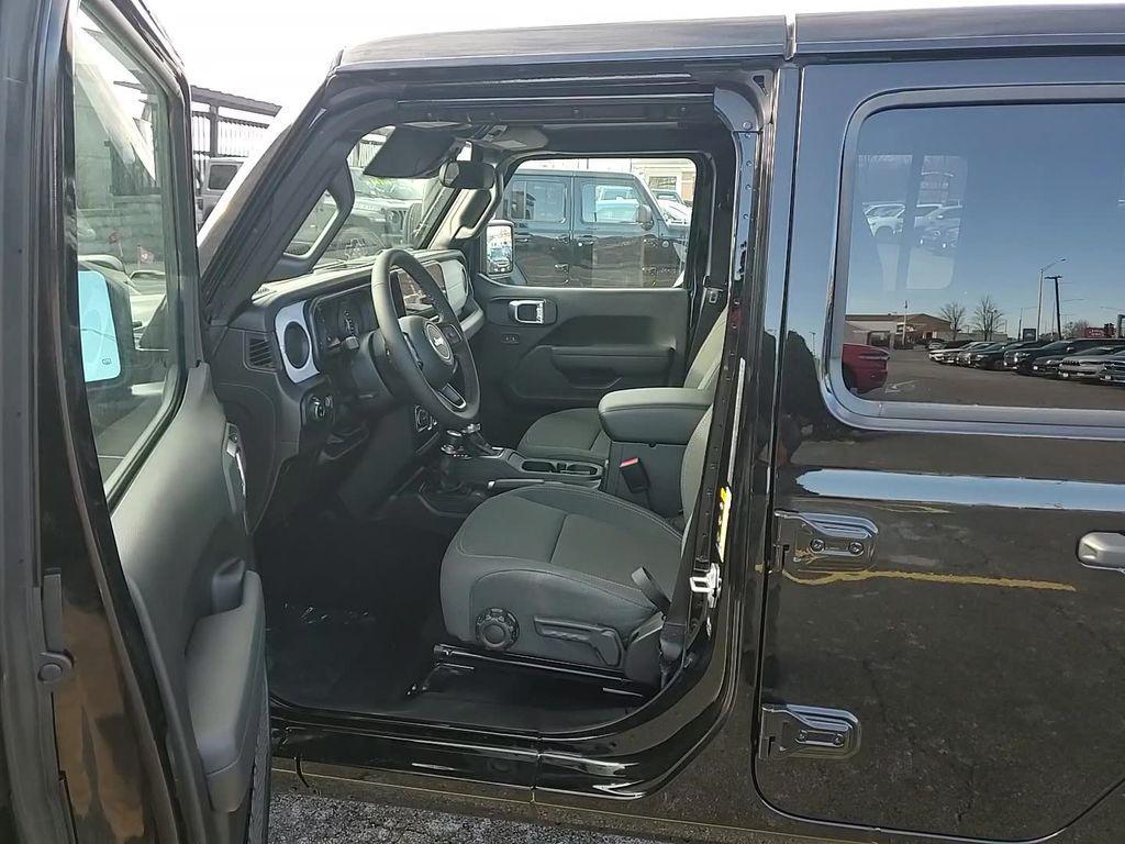 new 2026 Jeep Gladiator car, priced at $43,308