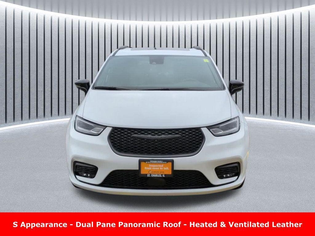 used 2025 Chrysler Pacifica car, priced at $32,391