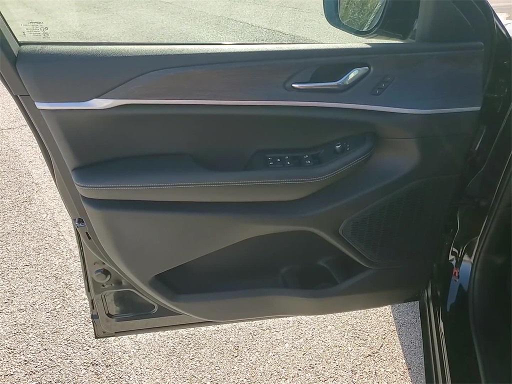 new 2025 Jeep Grand Cherokee L car, priced at $47,752