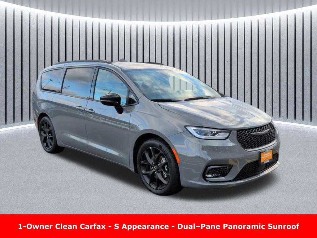 used 2025 Chrysler Pacifica car, priced at $31,995