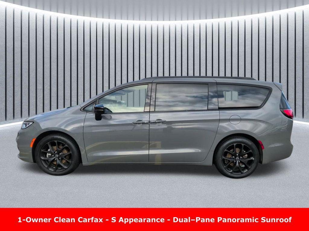 used 2025 Chrysler Pacifica car, priced at $31,995
