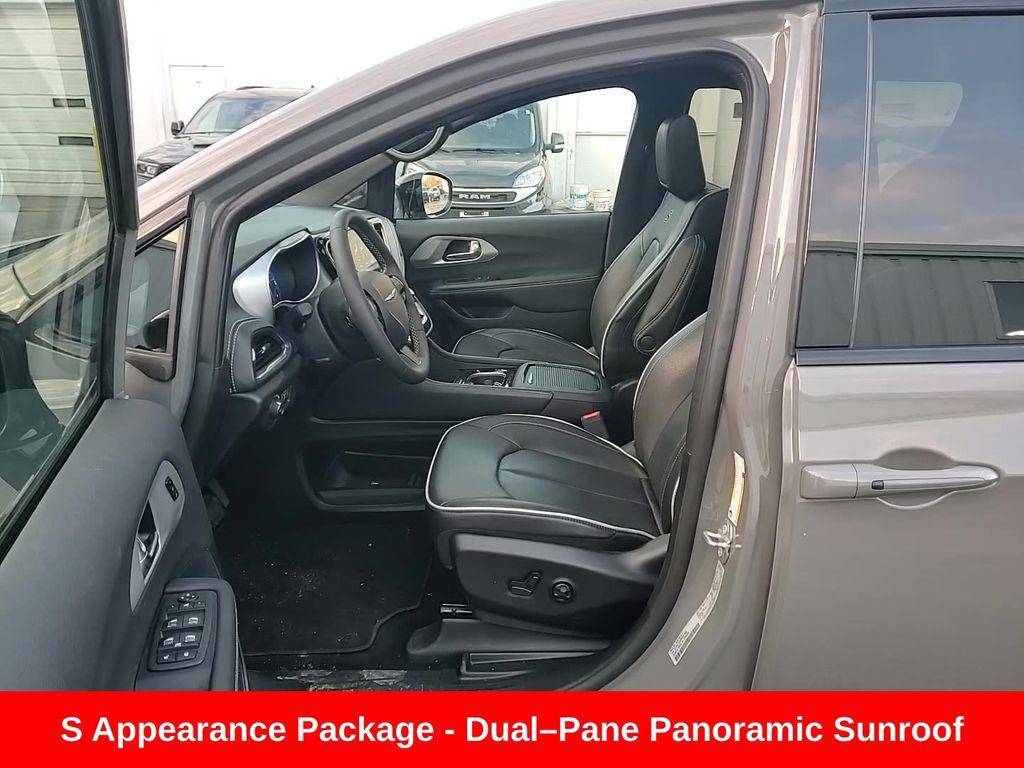 used 2025 Chrysler Pacifica car, priced at $38,995
