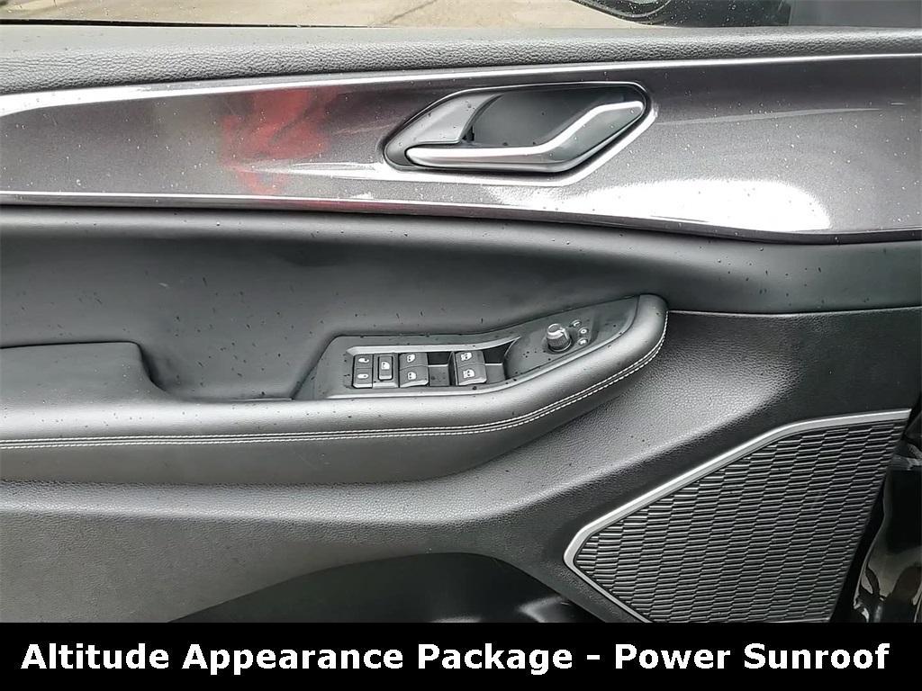 used 2022 Jeep Grand Cherokee car, priced at $29,988