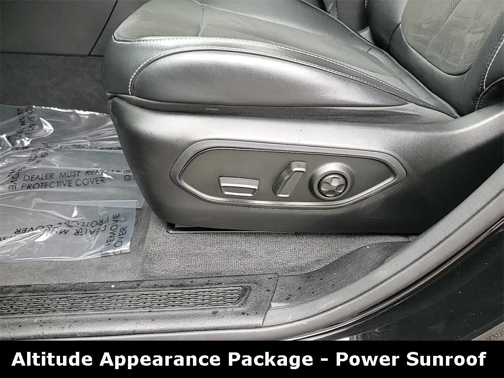 used 2022 Jeep Grand Cherokee car, priced at $29,988