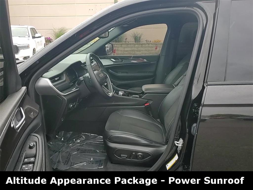 used 2022 Jeep Grand Cherokee car, priced at $29,988