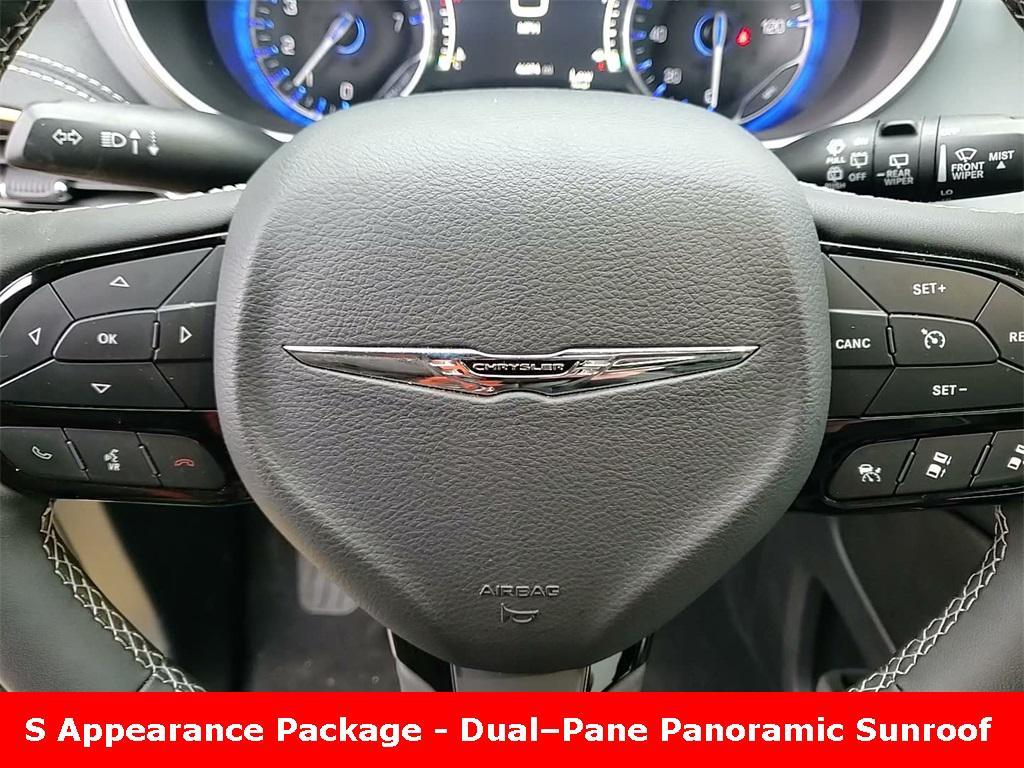 used 2025 Chrysler Pacifica car, priced at $33,357