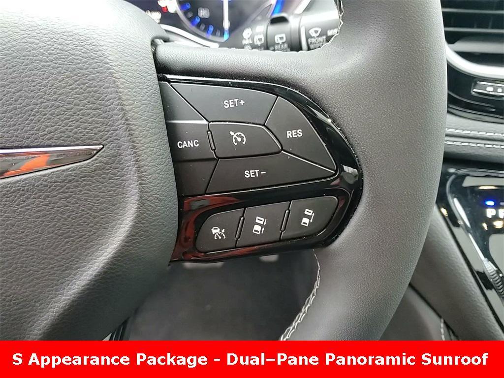 used 2025 Chrysler Pacifica car, priced at $33,357