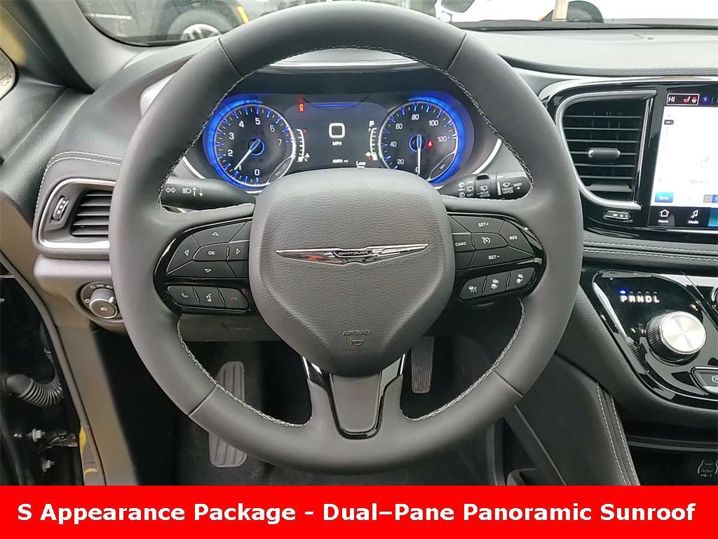 used 2025 Chrysler Pacifica car, priced at $33,357