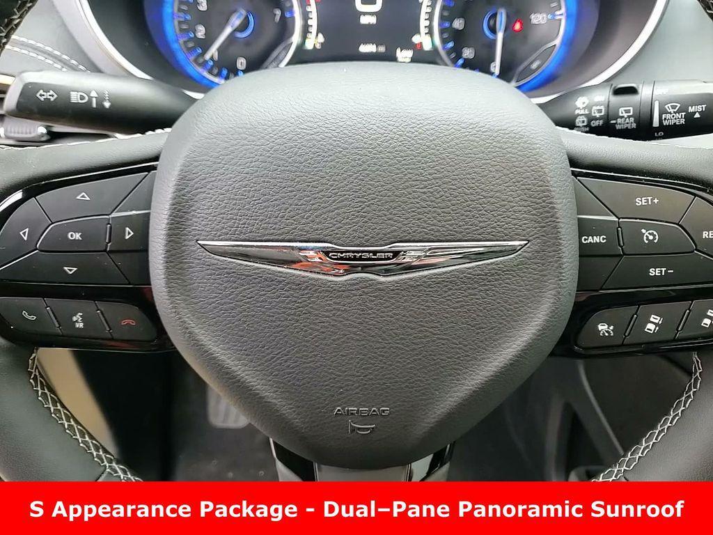 used 2025 Chrysler Pacifica car, priced at $33,348