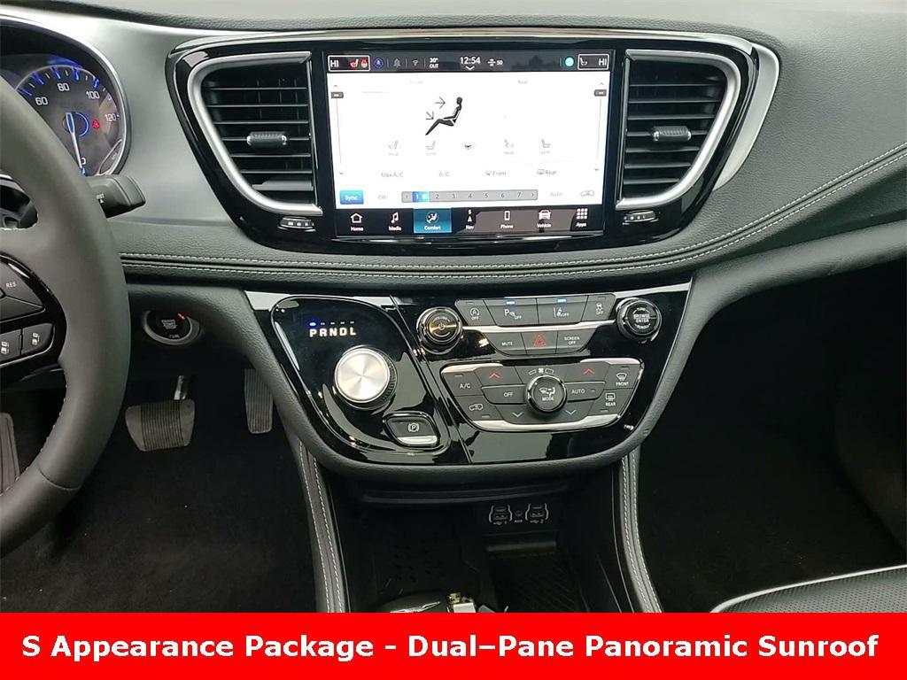 used 2025 Chrysler Pacifica car, priced at $33,357