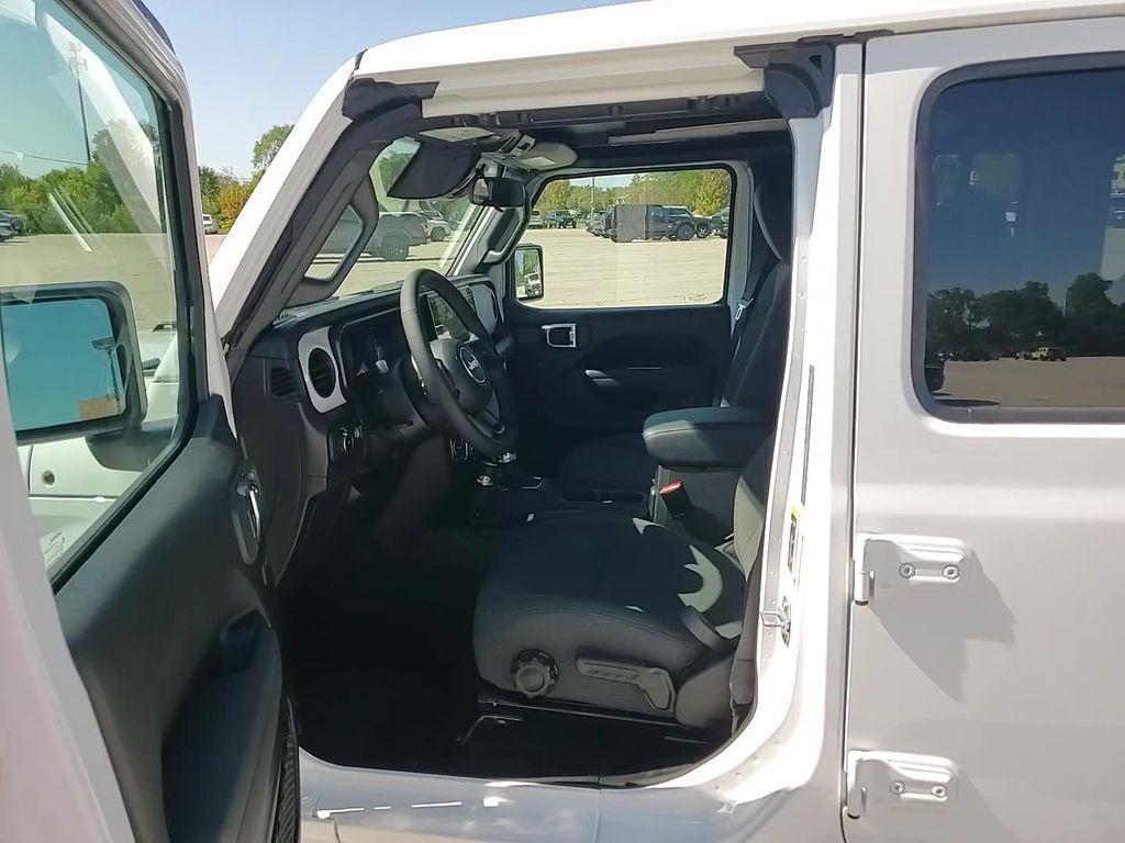 new 2025 Jeep Wrangler car, priced at $46,652