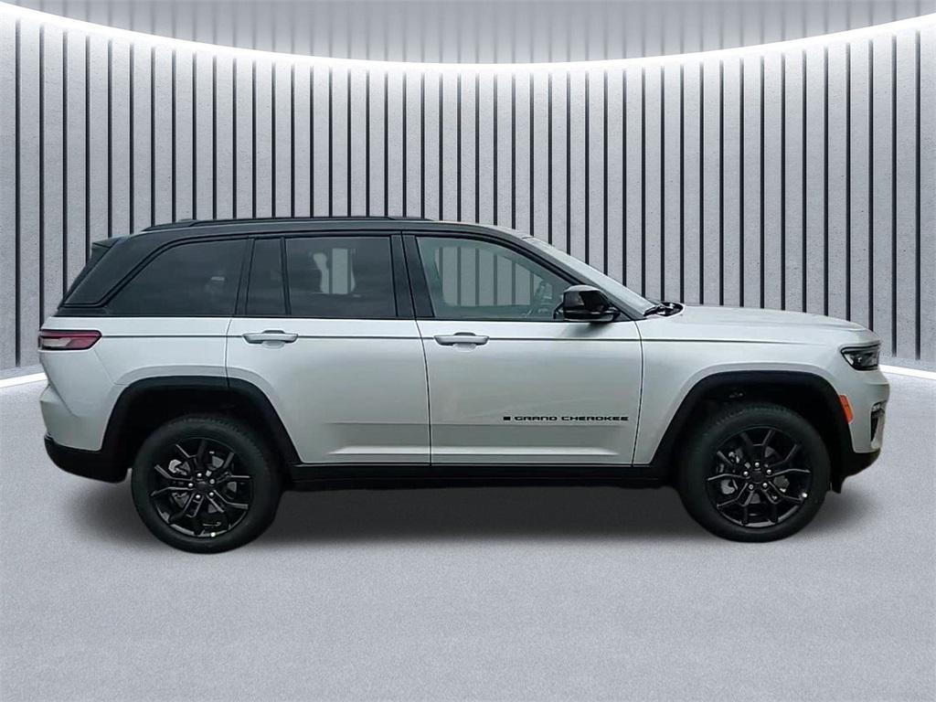 new 2025 Jeep Grand Cherokee car, priced at $46,112