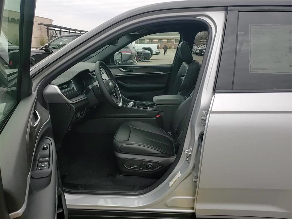 new 2025 Jeep Grand Cherokee car, priced at $46,112