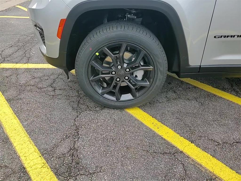 new 2025 Jeep Grand Cherokee car, priced at $46,112