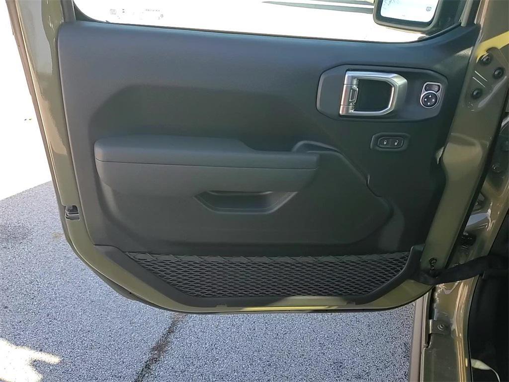 new 2026 Jeep Gladiator car, priced at $56,980