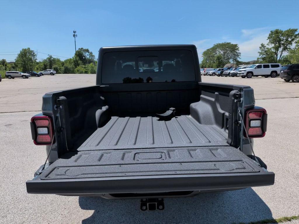 new 2026 Jeep Gladiator car, priced at $44,193