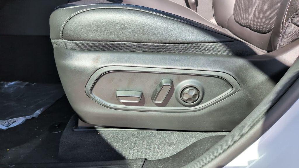 new 2026 Jeep Grand Cherokee car, priced at $43,120