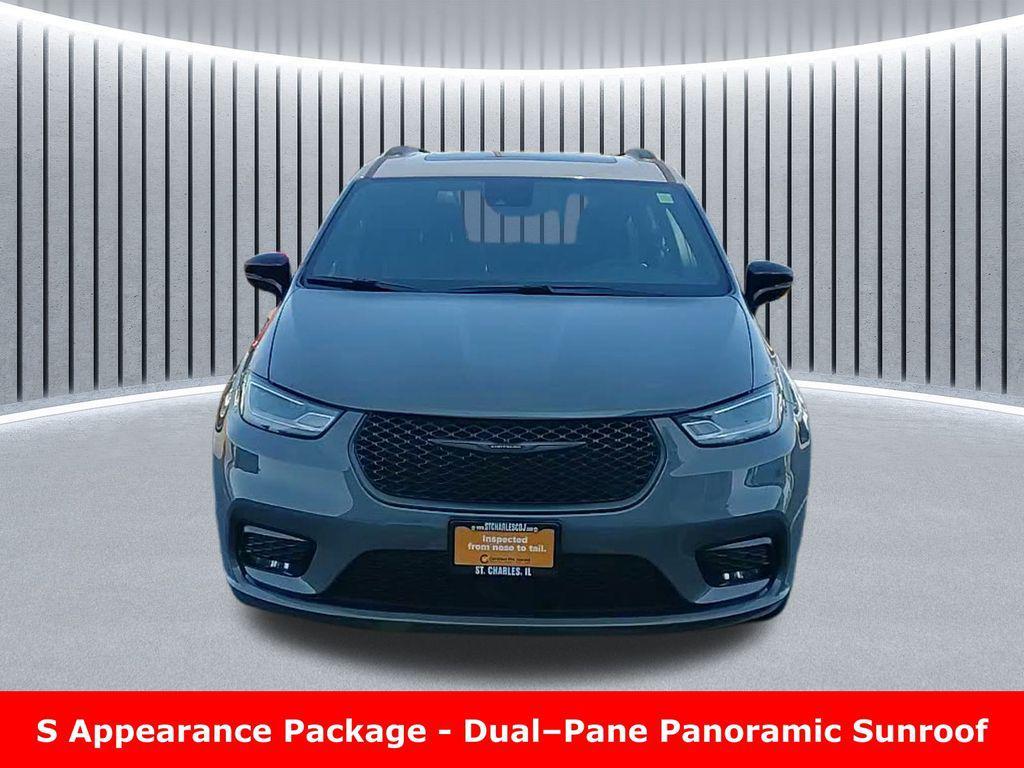 used 2025 Chrysler Pacifica car, priced at $34,274