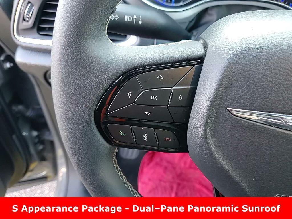 used 2025 Chrysler Pacifica car, priced at $34,274