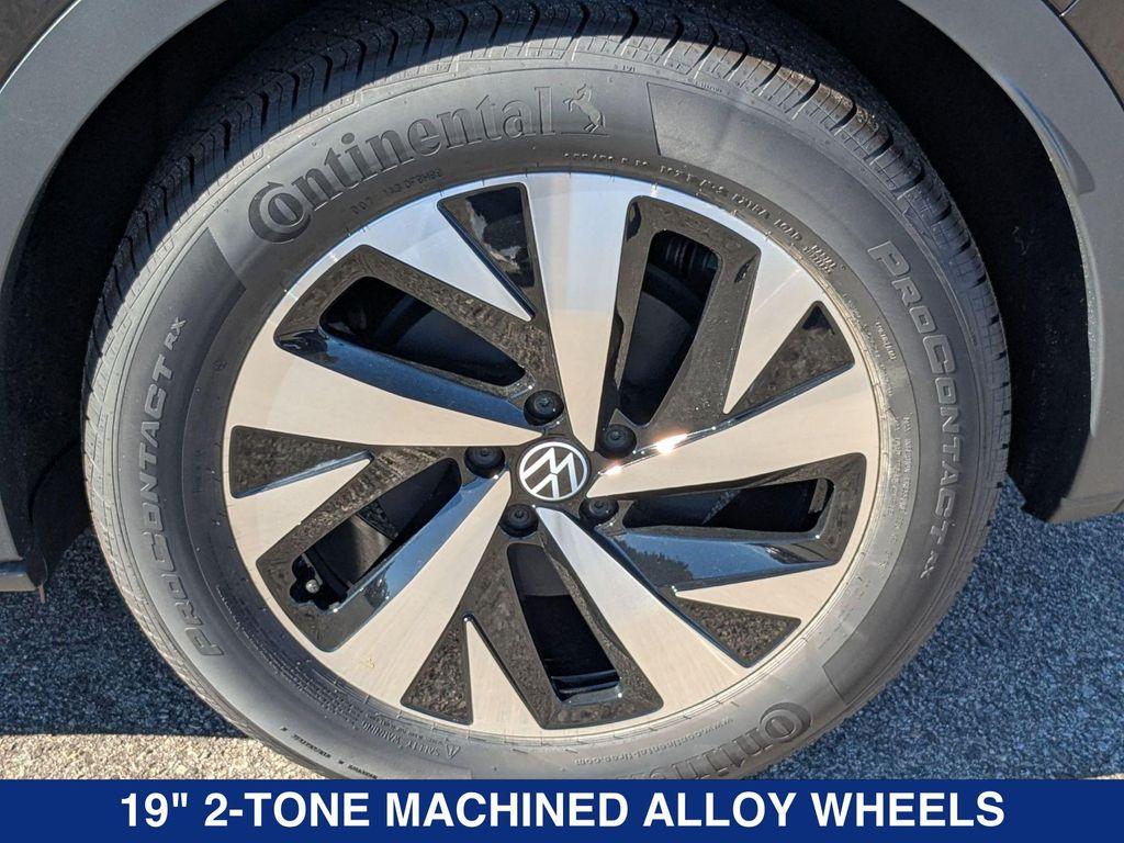 new 2025 Volkswagen ID.4 car, priced at $47,271