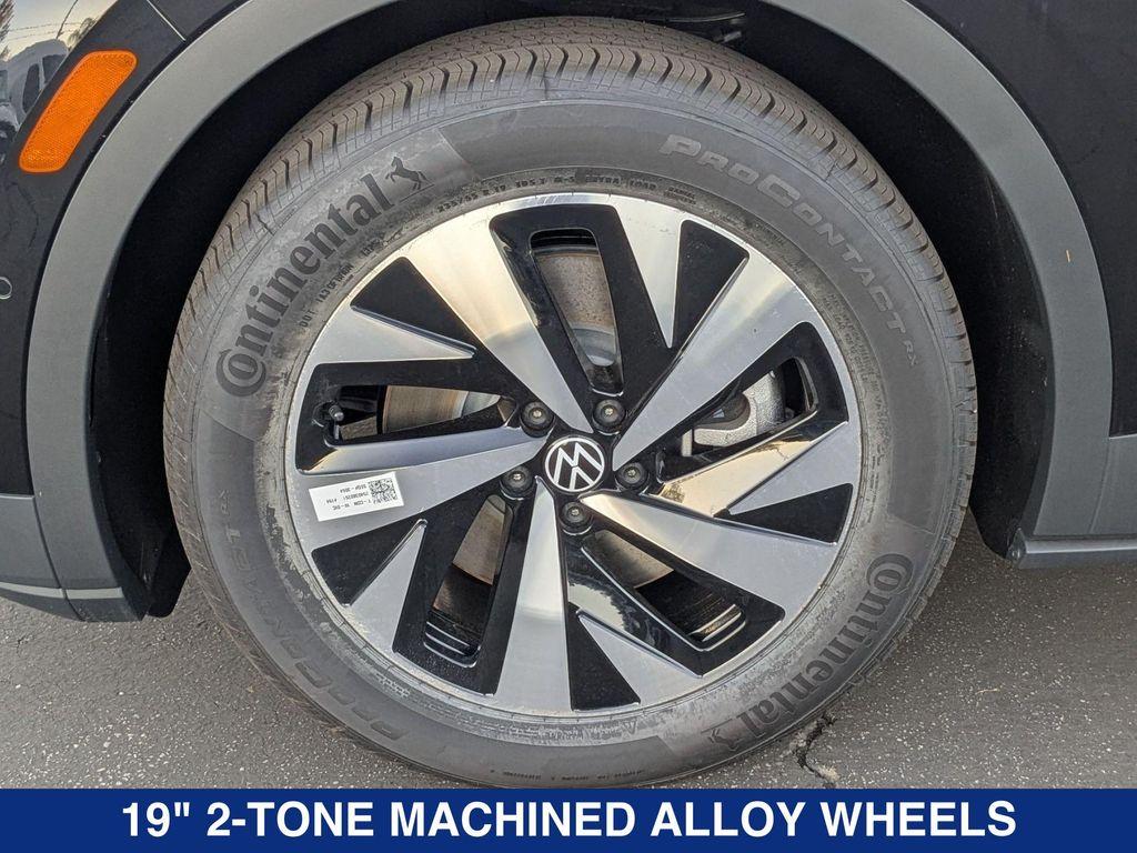 new 2025 Volkswagen ID.4 car, priced at $47,271