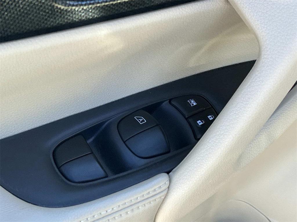 used 2015 Nissan Rogue car, priced at $11,456