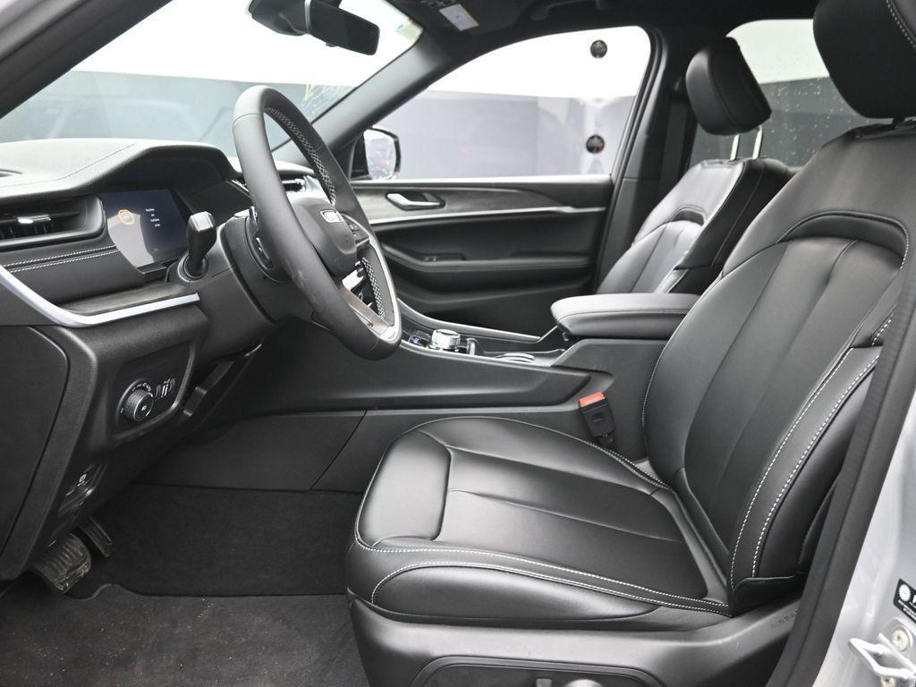 new 2026 Jeep Grand Cherokee car, priced at $45,480