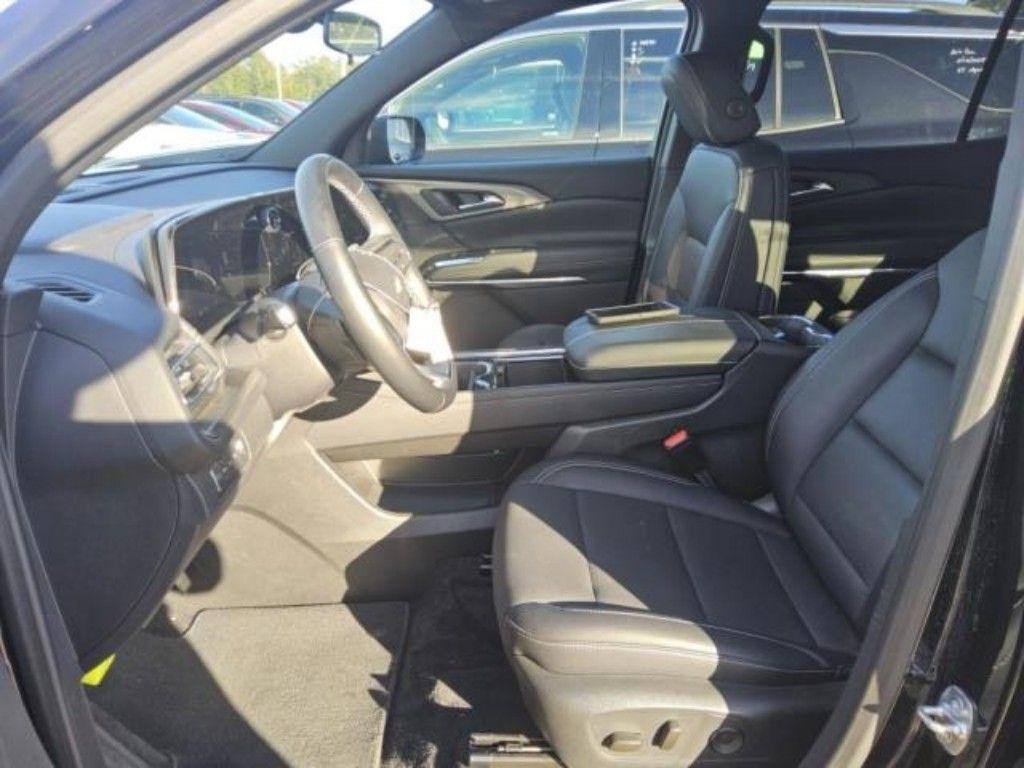used 2025 Chevrolet Traverse car, priced at $40,799