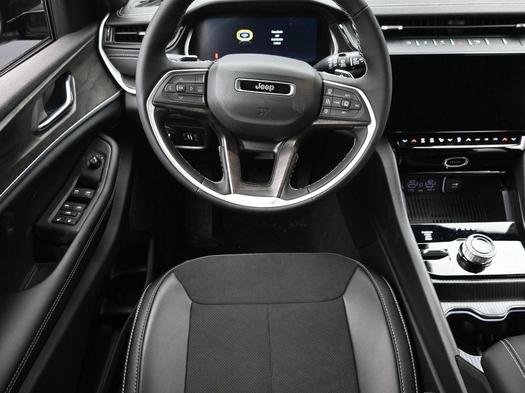 new 2026 Jeep Grand Cherokee car, priced at $46,525