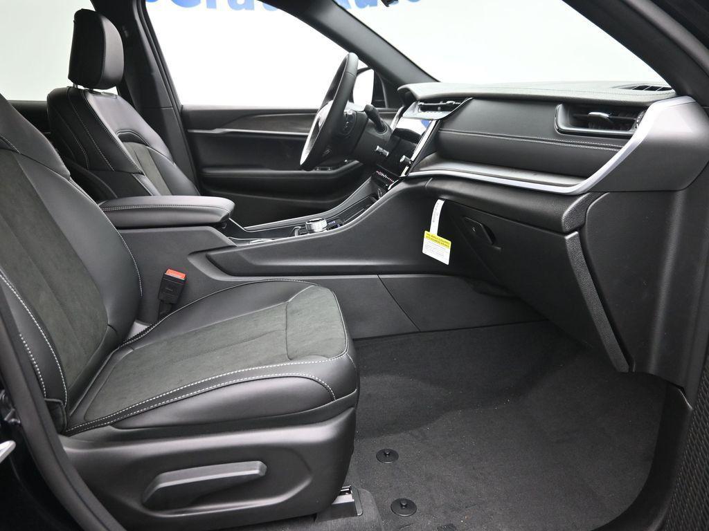 new 2026 Jeep Grand Cherokee car, priced at $46,525