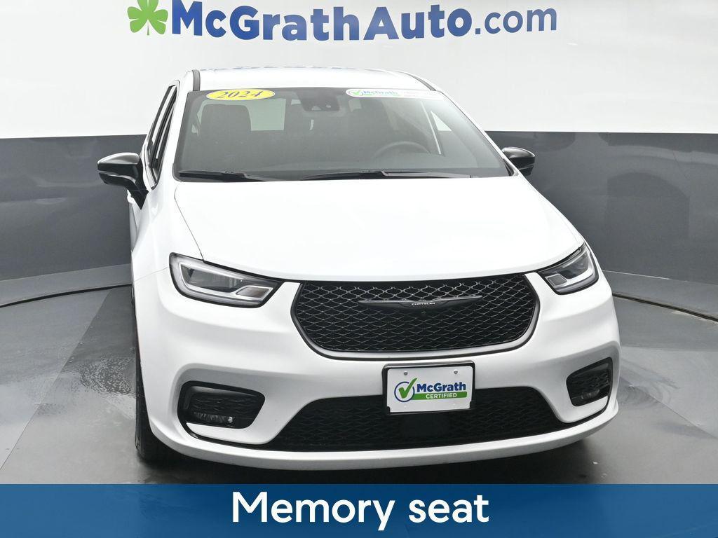 used 2024 Chrysler Pacifica Hybrid car, priced at $27,300