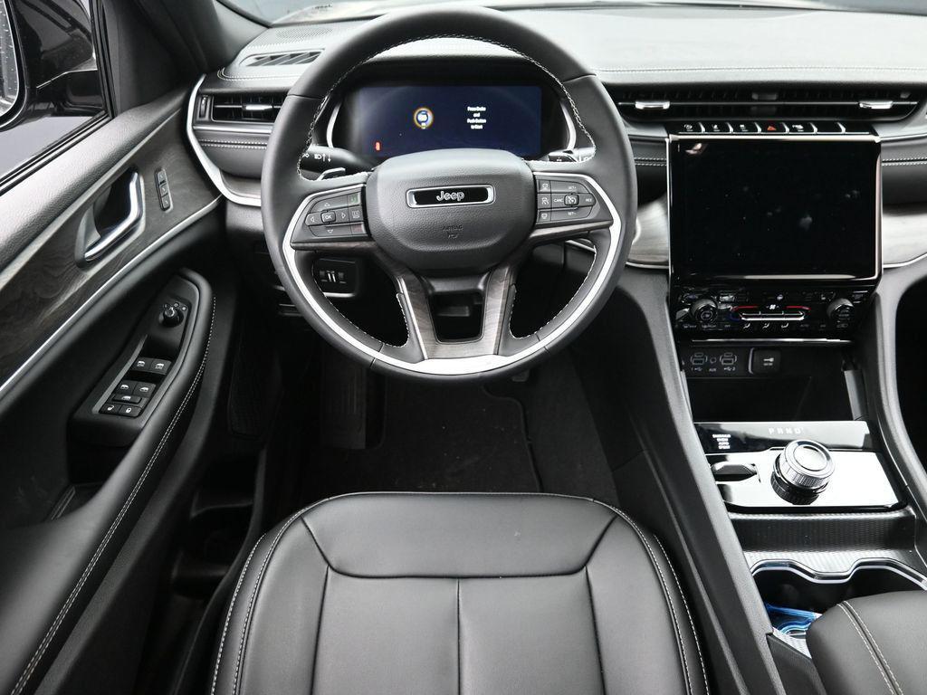 new 2025 Jeep Grand Cherokee car, priced at $45,175