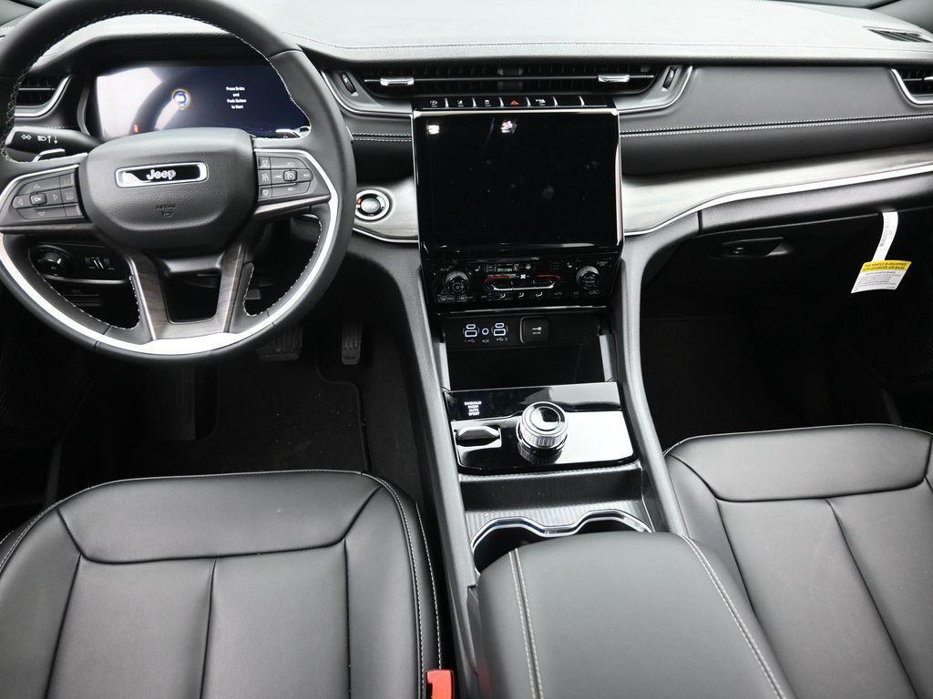 new 2025 Jeep Grand Cherokee car, priced at $45,175