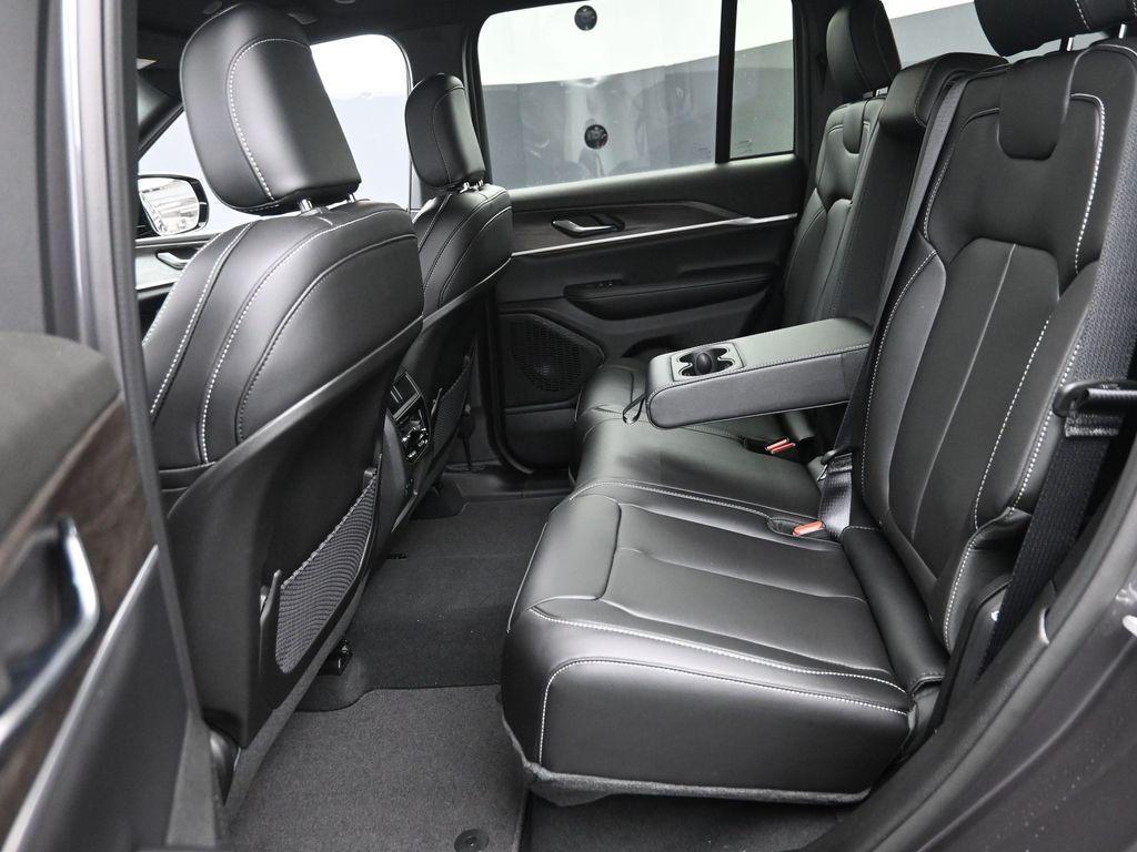 new 2025 Jeep Grand Cherokee car, priced at $45,175