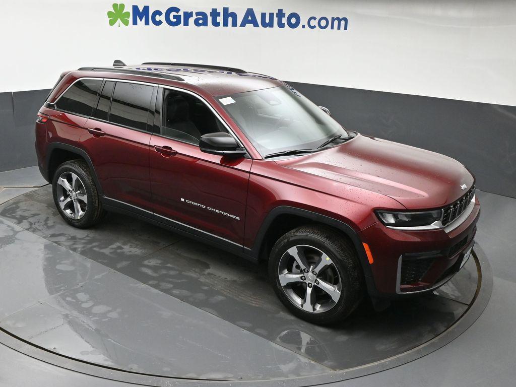 new 2026 Jeep Grand Cherokee car, priced at $43,890
