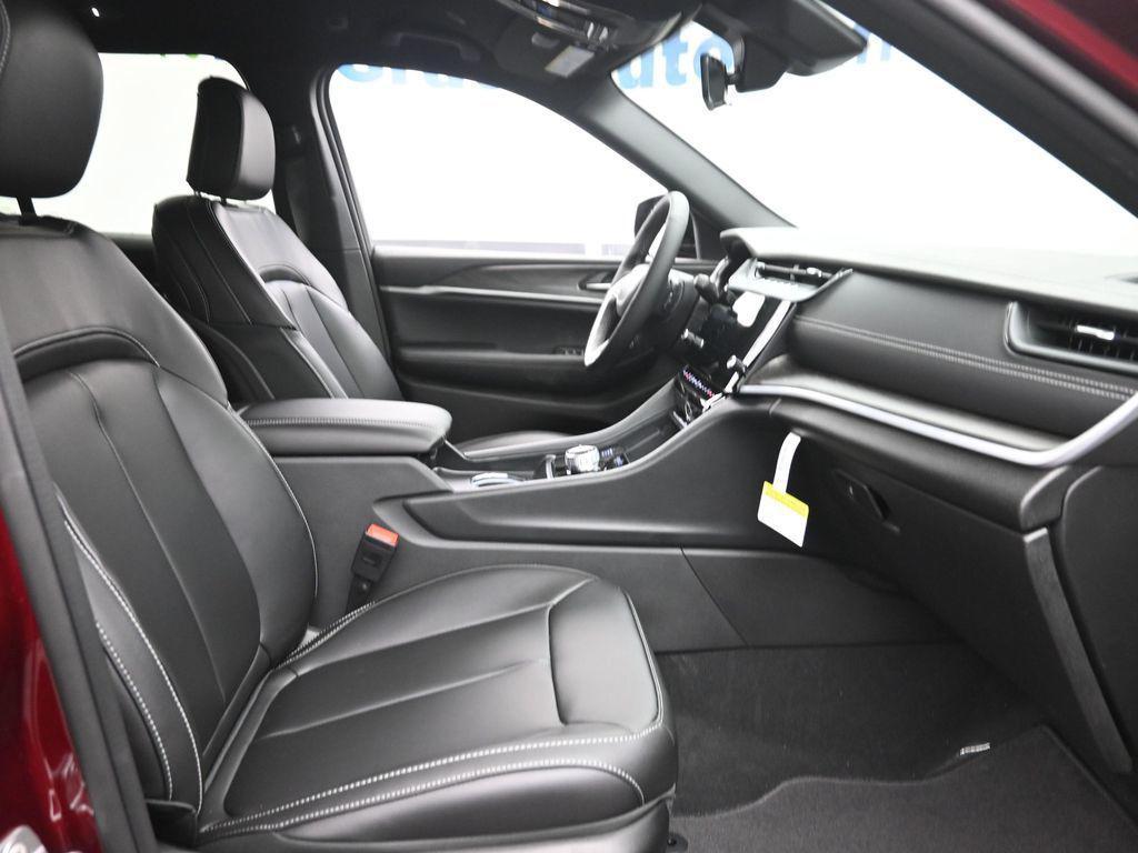 new 2026 Jeep Grand Cherokee car, priced at $43,890