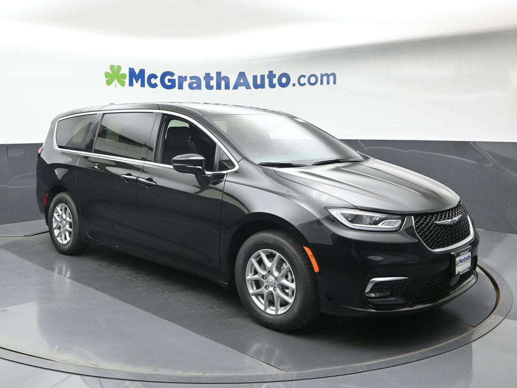 new 2026 Chrysler Pacifica car, priced at $39,500