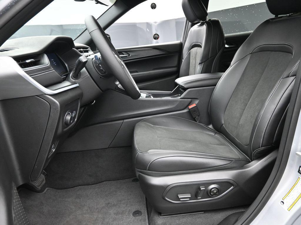 new 2025 Jeep Grand Cherokee L car, priced at $42,900