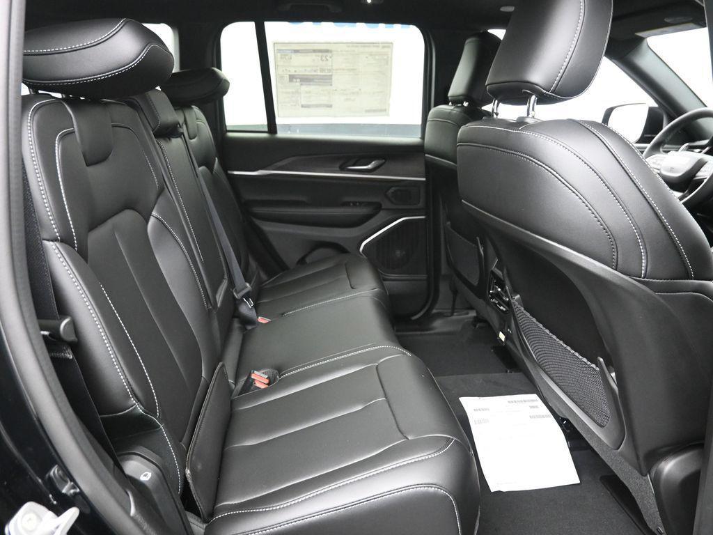 new 2026 Jeep Grand Cherokee car, priced at $48,075