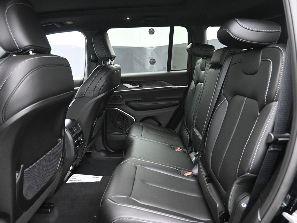 new 2026 Jeep Grand Cherokee car, priced at $48,075